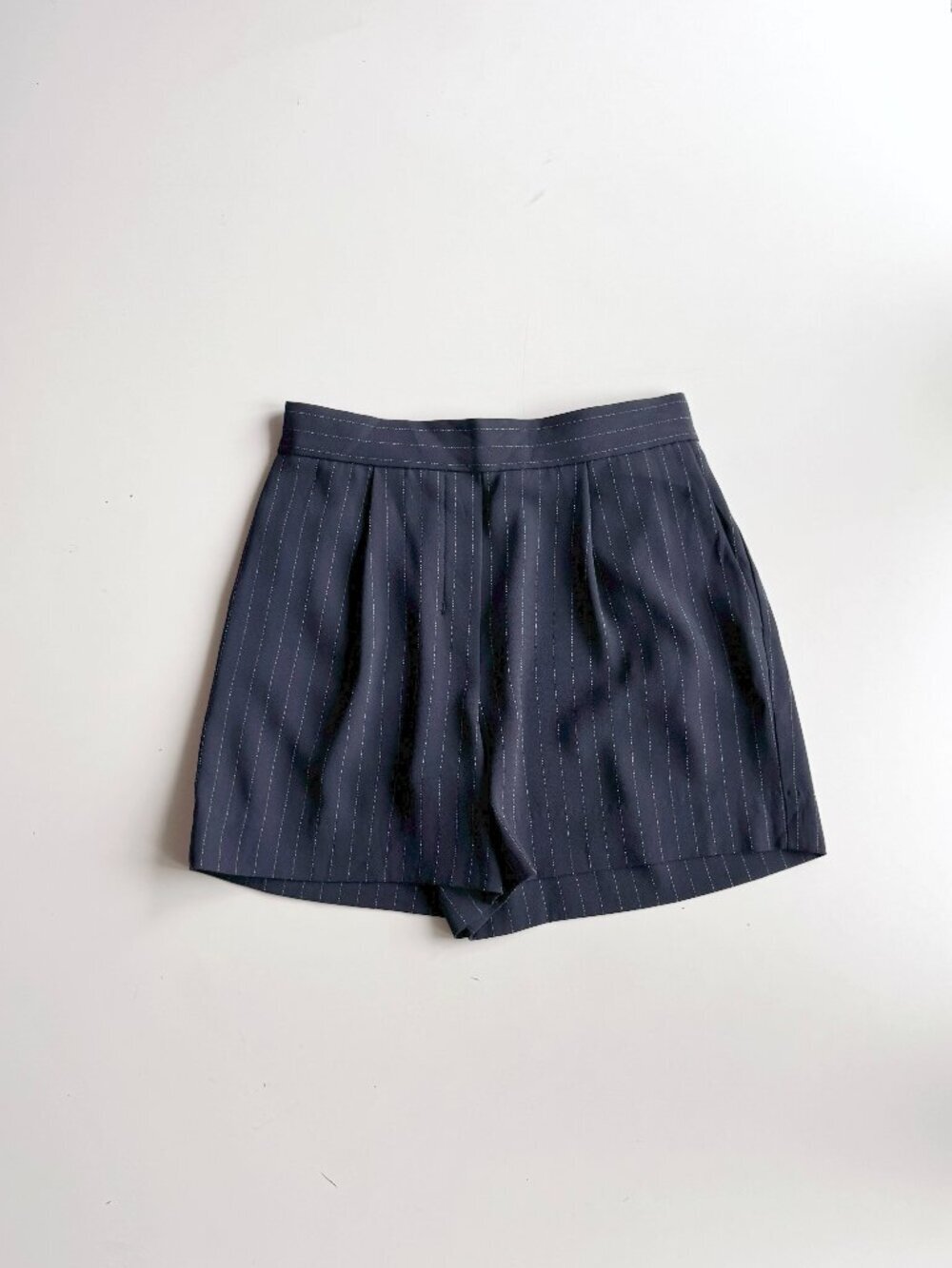 Aritzia BABATON Cohen Navy Blue Pinstripe Crepe Pleated Trouser Shorts, Size 0